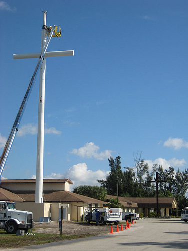 cell-phone-tower-disguised-as-a-church-cross